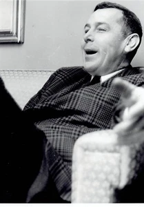 1960 Original Foto Chrysler Business Executive Lynn Townsend während Interview - Bild 1 von 2