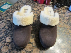 pre-owned women's fleece clog Crocs Dual Comfort Size W7 brown/tan - Picture 1 of 12