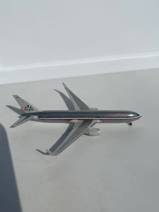 Herpa Wings 1:500 American Airlines Boeing 767-300 (NG) 1/500 - Picture 1 of 15