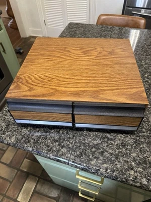 Gabinete de almacenamiento de cinta VHS de madera sintética organizador de cajones de 24 ranuras vintage Foto 1 de 2