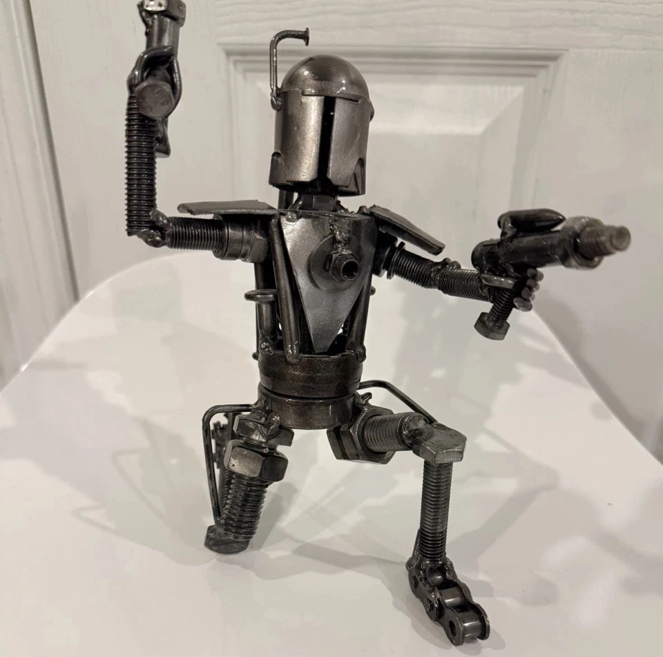 Escultura de metal Boba Fett de Star Wars con materiales reciclados Foto 1 de 4