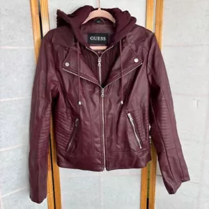 Chaqueta de moto Guess con capucha para mujer grande borgoña imitación cuero tejido con cable - Imagen 1 de 13