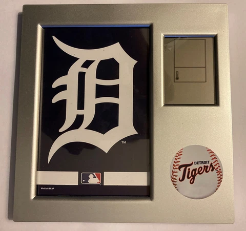 Detroit Tigers MLB Baseball Digital Desk Clock Great For Any Detroit Tiger Fan Cover