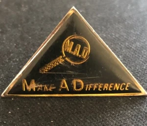 Wherehouse Entertainment Mitarbeiter Pin MAKE A DIFFERENCE - Bild 1 von 1