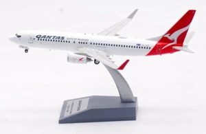 BOEING 737-838 QANTAS REG: VH-VZZ WITH STAND - INFLIGHT 200 IF738QF0324 1/200 - Picture 1 of 13
