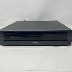 Sanyo VHR-9410 VCR *PARTS OR REPAIR* - Picture 1 of 16