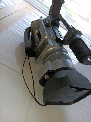 Камкордер Sony DCR-VX2000 - протестирован. Рабочий. Английский язык. Чехол.  - Изображение 1 из 4