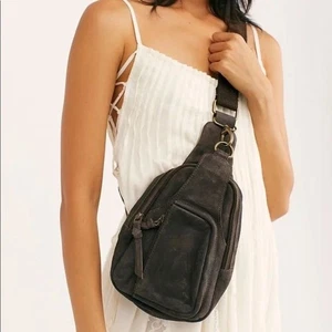 Free People 78 $ Hudson Sling Bag - Bild 1 von 7