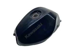 TANQUE DE COMBUSTIBLE GASOLINA KAWASAKI ER-6N 650 2005-2006-2008 (CON DAÑOS) - Imagen 1 de 7