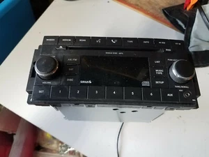 CHRSYLER DODGE JEEP SIGNLE DISC CD MP3 AUX PLAYER SIRIUS RADIO P/N P05064420AF - Picture 1 of 4