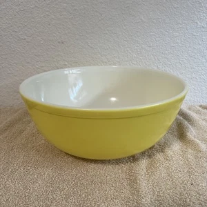 PYREX Yellow Glass Mixing Bowl #404, 4qt, USA, 10" Diameter, 4.5" Tall - Picture 1 of 11