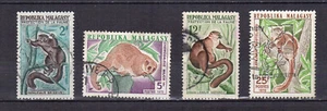 Madagascar 1961-73 lémuriens lot de 4 timbres oblitérés /TE1403 - Picture 1 of 1