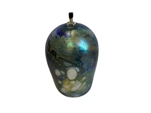 Lámpara de aceite de vidrio soplado a mano vintage Brian Maytum azul iridiscente vidrio artístico - Imagen 1 de 9