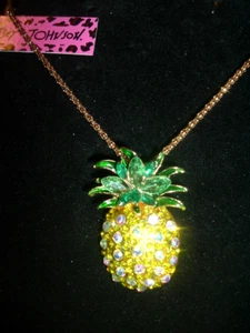 Betsey Johnson PAVE YELLOW GREEN CRYSTALS PINEAPPLE FRUIT PENDANT NECKLACE - Picture 1 of 10