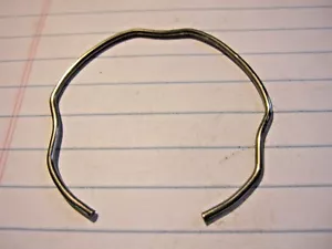 CLIP RETENEDOR TERMOSTATO OPEL GT KADETT MANTA ASCONA 1.0, 1.1 Y 1.2 LITROS - Imagen 1 de 1