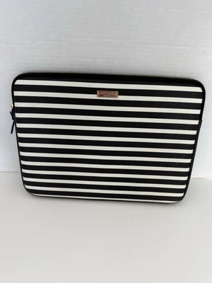 FUNDA PARA PORTÁTIL KATE SPADE 13" MACBOOK NEW YORK SAFFIANO RAYAS NEGRAS BLANCAS Foto 1 de 4