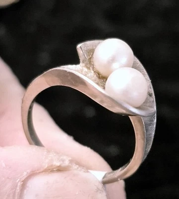 HEAVY SOLID 10KT  WHITE TESTED SIZE8 DOUBLE PEARL - Image 1 of 4