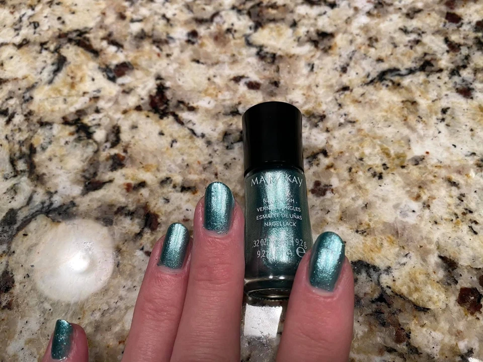 玫琳凯 Esmerald 指甲珐琅指甲油全新带盒 0.5 — 第 1/1 张图片