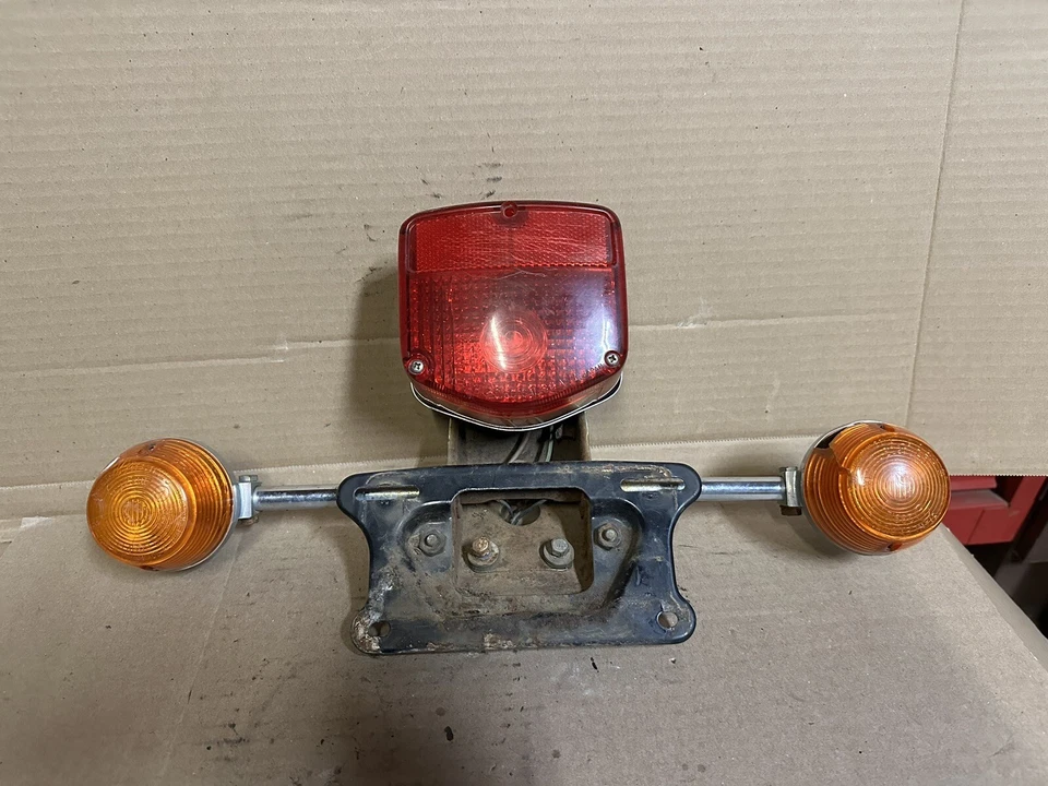 Conjunto de luz de freno trasera 82 Honda CM450E conjunto de señal de giro OEM CM450 CM400 -93 Foto 1 de 4