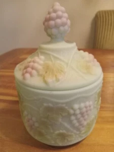 Gorgeous Rare Fenton Lotus Mist Burmese mint green Raised Grape Leaves Jar. 6... - Picture 1 of 5