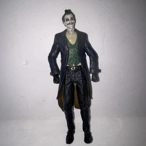DC DIRECT COLLECTIBLES BATMAN ARKHAM ORIGINS SERIE 1 THE JOKER ACTIONFIGUR - Bild 1 von 2