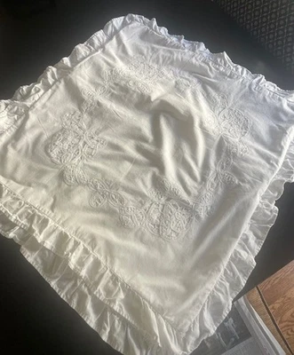 Funda de almohada europea de algodón con ojales blancos Laura Ashley Home 24" Foto 1 de 4