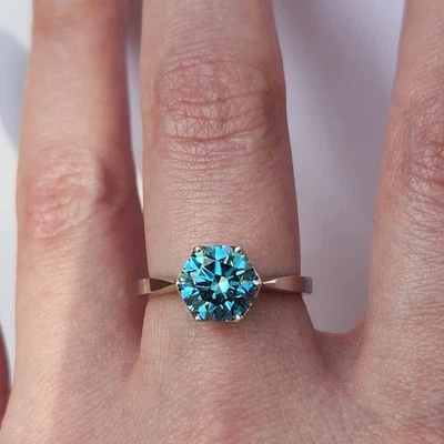 Anillo solitario de diamantes azules de lujo cultivado en laboratorio de platino de 2,01 quilates tamaño: 7 Foto 1 de 4