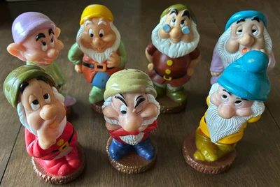Lote de figuras de juguete chirriantes de goma vinilo de los siete 7 enanos de Disney de colección Foto 1 de 4