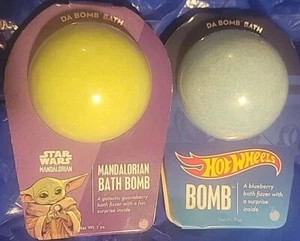 2 Da Bombe - Star Wars Mandalorianisch + heiße Räder mit Überraschung innen - grün + blau - Bild 1 von 6
