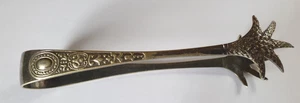 VINTAGE DECORATIVE SILVER PLATED CLAW SUGAR TONGS / NIPS - Picture 1 of 7