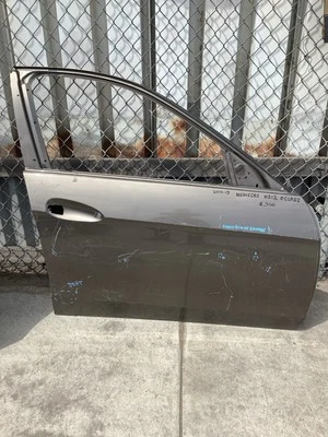 Mercedes W212 E550 E350 2010-2016 carcasa de puerta delantera derecha del lado del pasajero OEM Foto 1 de 4