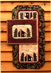 CROOKED PINE CAMP ~ MH Designs ~ Wanddecke: 11,25x14" ~ Tischläufer 🙂 - Bild 1 von 3