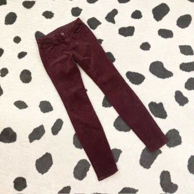 Pantalones de mezclilla ajustados de tiro bajo granate lujosos 25 pana marca J $249 para mujer Foto 1 de 4