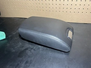 2004-2009 Jaguar XJ XJ8 Center Console Lid Arm Rest Armrest Pad Cover OEM BLACK - Picture 1 of 7