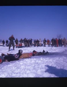 BOY SCOUTS Found SLIDE Photo ICE RESCUE 1960´S 35mm Original CHAIN  36 T 7 R - Imagen 1 de 1
