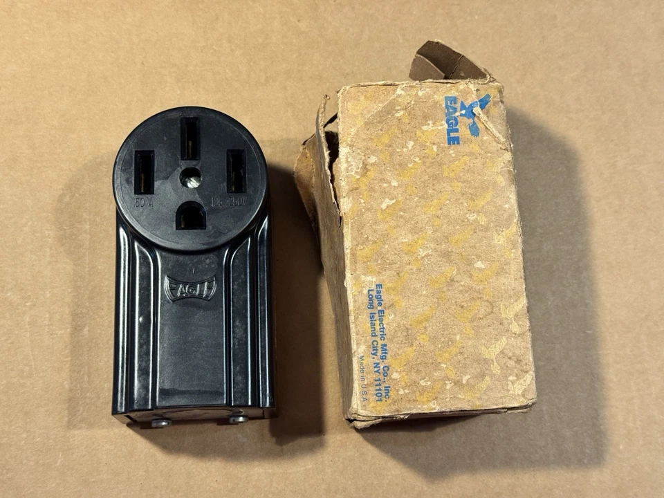 Salida de receptáculo Eagle 50A 125/250V de alta resistencia vintage con caja estilo baquelita Foto 1 de 4