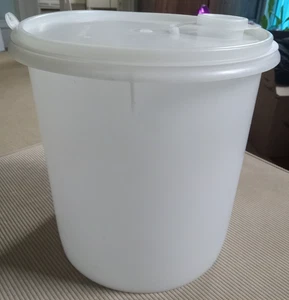 Vintage TUPPERWARE Sheer 20 Cup/5 Qt Jumbo Canister #254  w Seal/Spout #565 - Picture 1 of 4