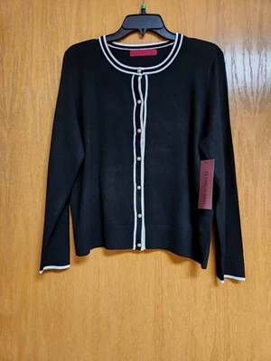 Suéter cárdigan negro. Borde blanco. Pequeño grande. Nuevo con etiquetas. Love Scarlett.  Foto 1 de 4