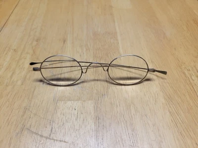 Antiguo DELICADO Borde de Alambre OVALADO GAFAS Marco PUENTE DE SILLA DE MONTAR Foto 1 de 4