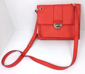 Cartera Bandolera Banana Republic Ajustable Solapa Frontal Rojo Geranio Cuero de Vaca Aria - Imagen 1 de 12