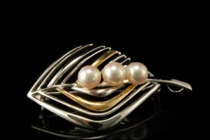 VINTAGE PEARLS SILVER 18K GOLD LEAF SHAPE PIN BROOCH A96997 - Picture 1 of 3