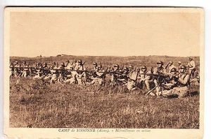 CPA  SISSONNE 02 - ARMEE ARMY CAMP MILITAIRE MITRAILLEUSES EN ACTION 1920 ~B05 - Picture 1 of 1
