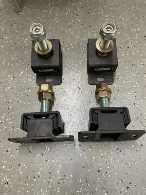 Genuine Cummins Barry Marine Engine Mounts   5295151   5404874 set of 4 - Image 1 of 4