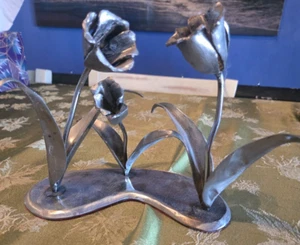 Metal Flowers Sculpture - Picture 1 of 3