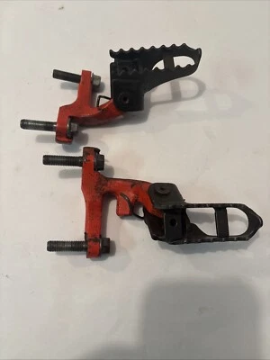 OEM Honda XR200R 1984 1985 Foot Peg Step pegs Mount 50616-KK0-000 - Image 1 of 4