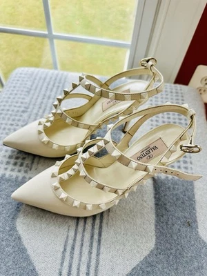 全新 All White Valentino Rockstud Caged 踝带高跟鞋 女式 37.5 码 — 第 1/2 张图片