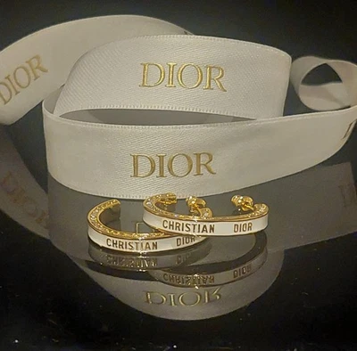 PENDIENTES ARO FIRMA CRISTAL DIOR - Caja y bolsa antipolvo incluidos Foto 1 de 3