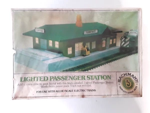 HO Bachmann beleuchtete Fahrgaststation versiegelt - Bild 1 von 1
