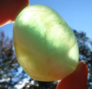 BLUE-GREEN FLUORITE HEART & THROAT CHAKRA POLISHED CRYSTAL PALMSTONE MADAGASCAR - Picture 1 of 8