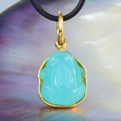 Carved Blue Chalcedony Frog Pendant Gold Vermeil Sterling Silver 6.77 g - Image 1 of 4